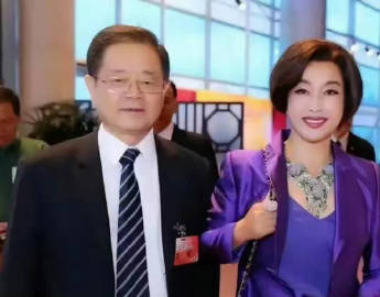 74岁刘晓庆被曝婚内出轨，百亿豪门婚姻全是虚假，晚年只剩下算计。刘晓庆...