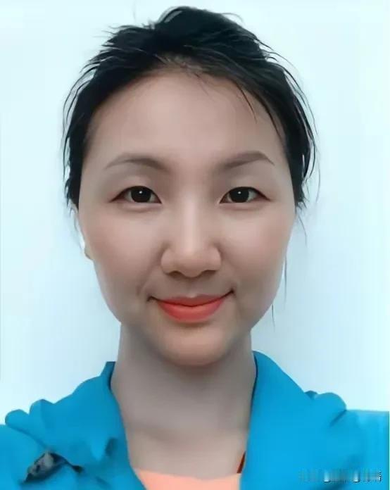 万米高空生死瞬间，她用身体守住全机人的生命防线一架飞往乌鲁木齐的客机升至5