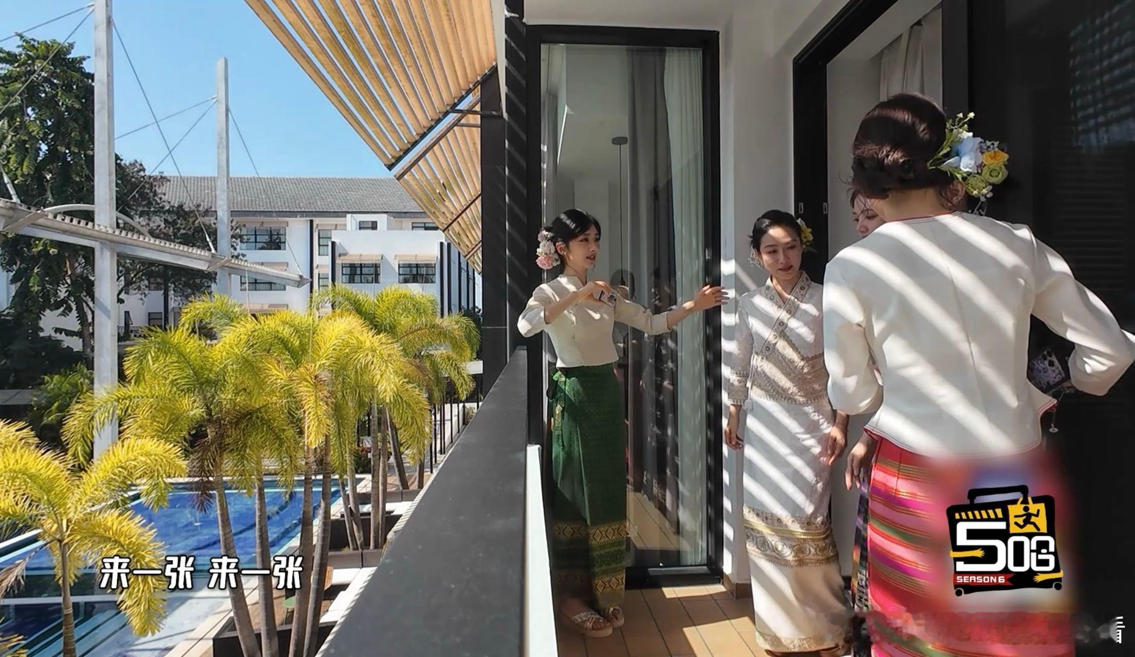 任敏这句话所有女孩都拒绝不了哈哈哈哈哈女生们的拍照时间，王影璐主动掌镜，任敏却