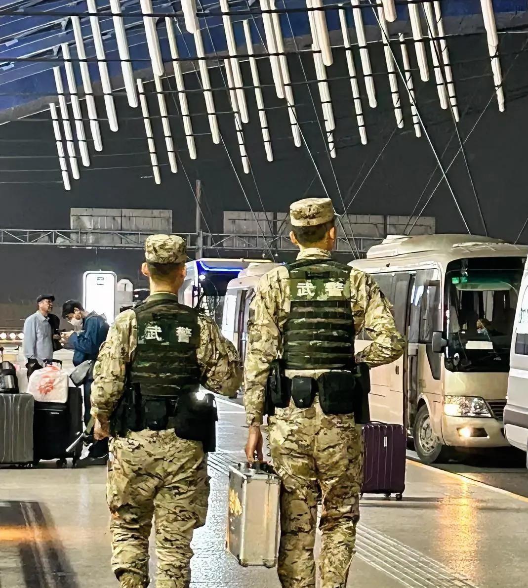 🌞有了特警为啥还要武警呢，为啥不取消武警？我说一个可能你们不大相信的区别。