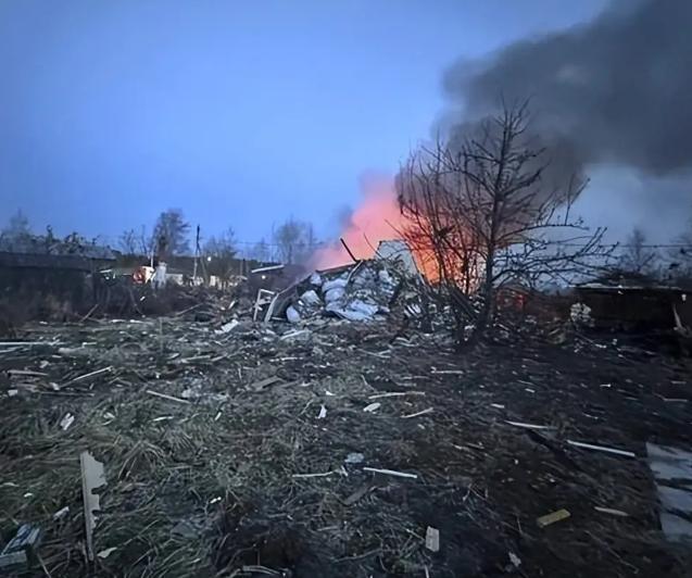 乌克兰只要把这几片土地交给俄罗斯，战争立马就能画上句号，反正大半地盘早就落到俄军