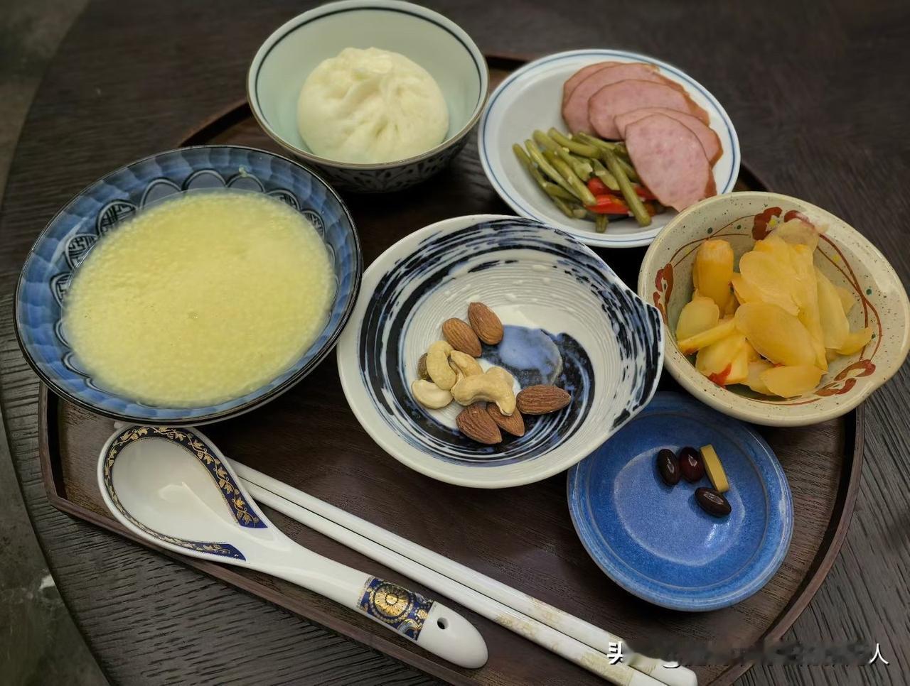 我婆婆年轻时去算卦,算卦的先生说她能活到80岁。这话她记了一辈子。75岁之后