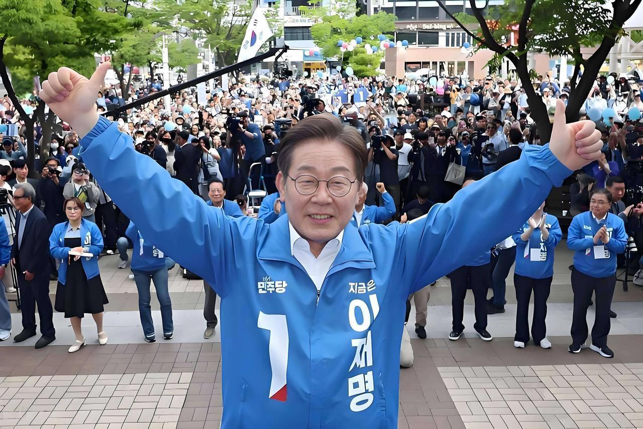 李在明总统目前在国内一片赞誉！第一、硬扛美国百亿军费，不愿涨价；第二、希望