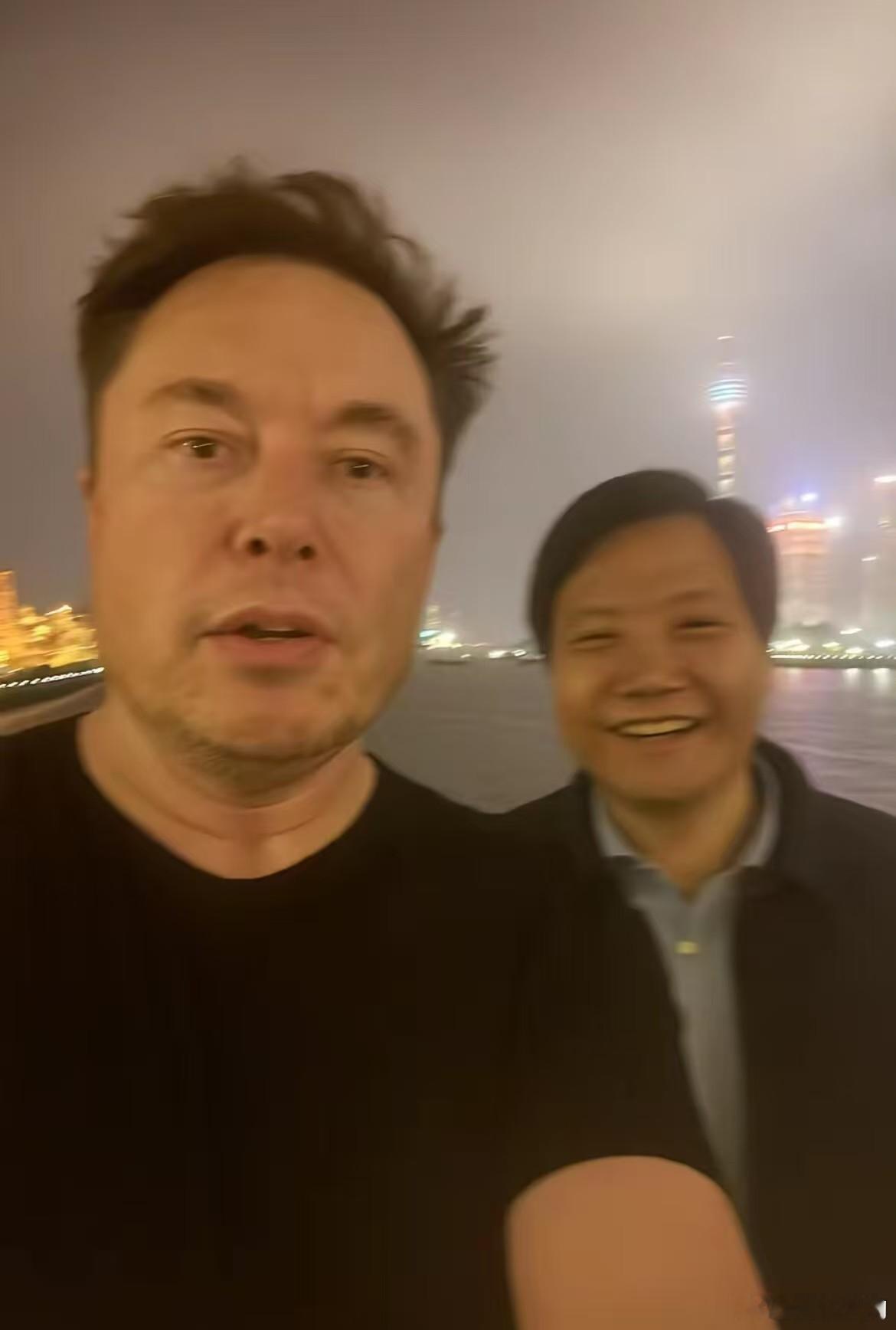 无论是手机、家电，还是汽车，雷总永远不做第一人，但总是后来者居上。马斯克坑次坑次