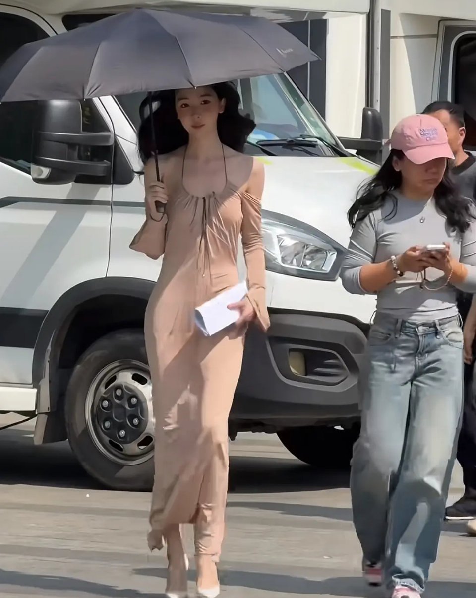 告白路透感觉男女主和易梦玲都不是一部剧的啊…