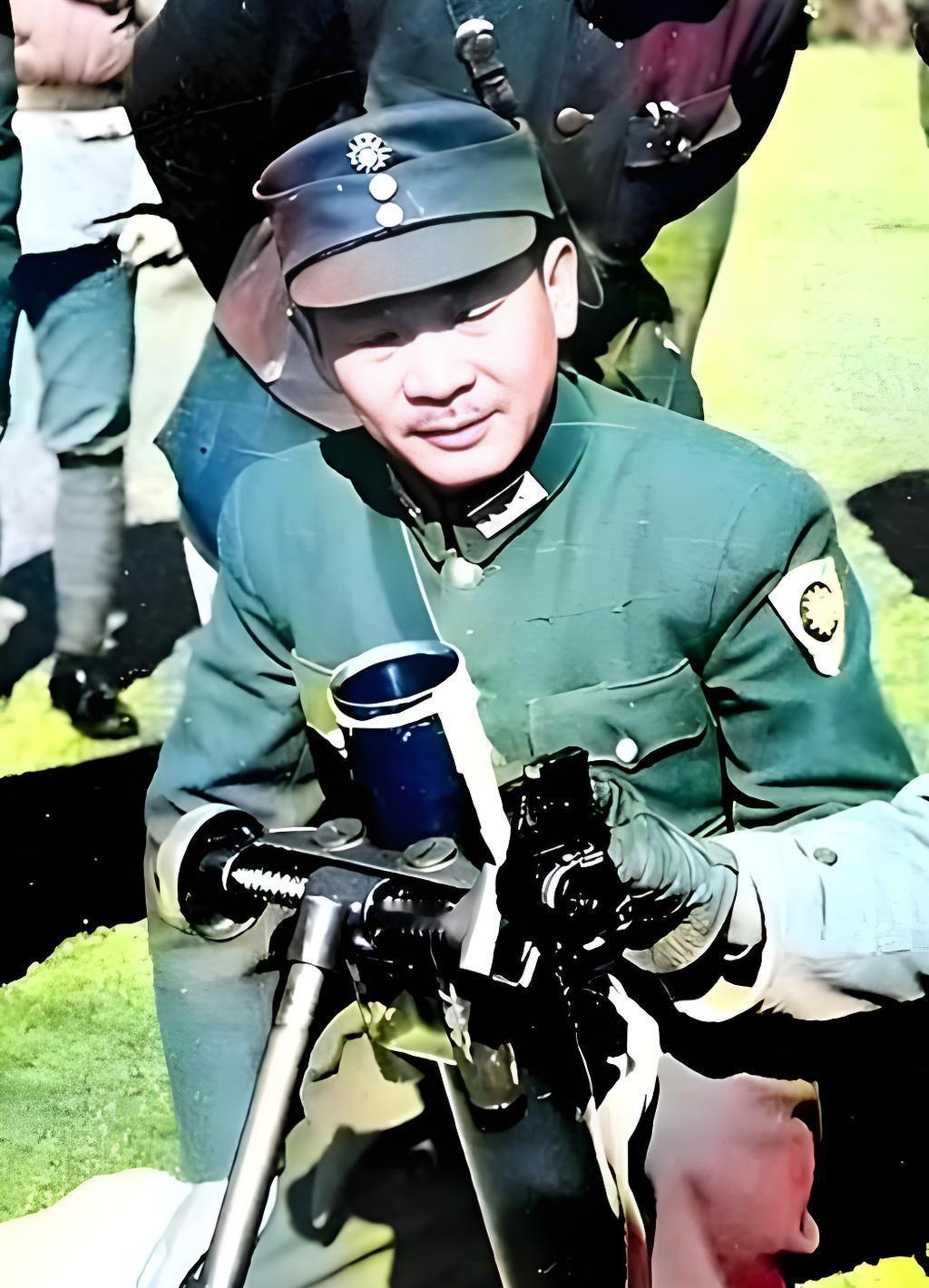 这位牛人：在他的麾下走出了我党6位元帅级人物及几十名共和国将军，友友们知道他是谁