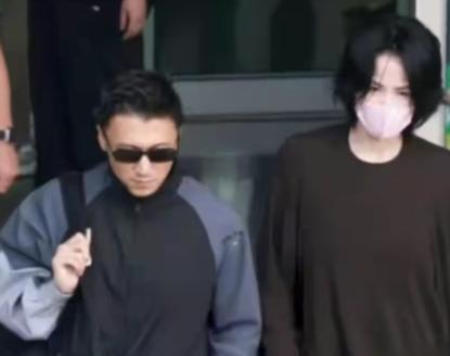 谢霆锋给全天下的女人都上了一课。如果一个男人真心爱你，根本不会介意你的年龄，你