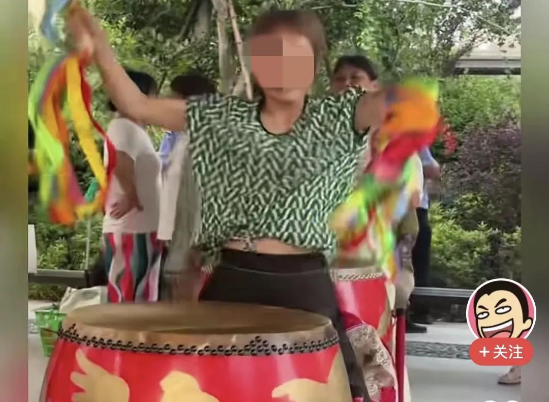 谁才能治得住这群嚣张的小区大妈，她们为什么谁都不怕？网传湖北仙桃某小区大妈常年在