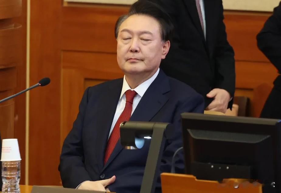 拘捕尹锡悦，不可能10个人都带不走他，这可能是特检组给他挖的坑！自从尹锡悦进了