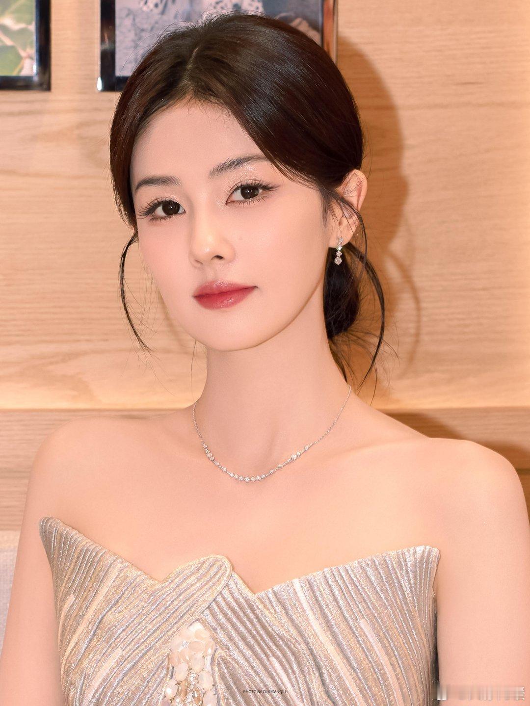 这竟然是白鹿这也太美了呜呜呜每一张都放大欣赏​​​