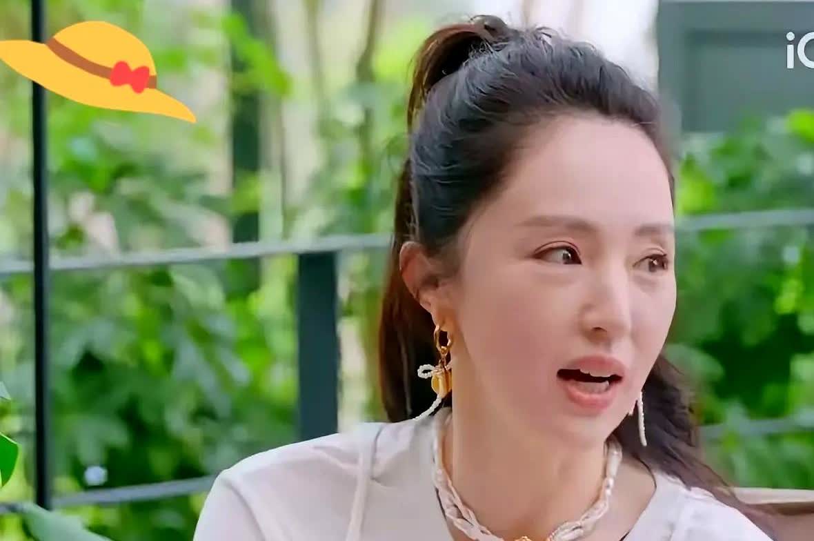 董璇再婚小9岁丈夫张维伊后，节目里说对前夫高云翔还有感情。两人2011年