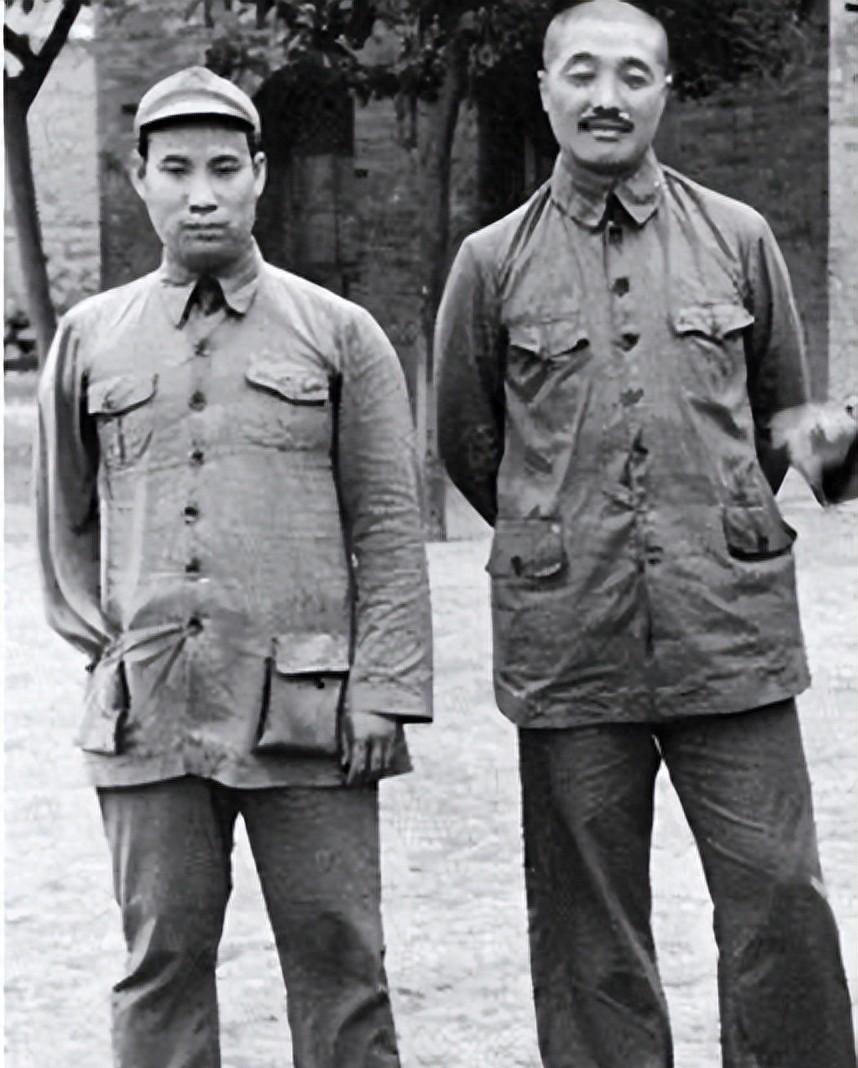 他在二军团凭借丰富资历后来居上，虽然评级不算高，军衔却不低，可谓实至名归的优秀人
