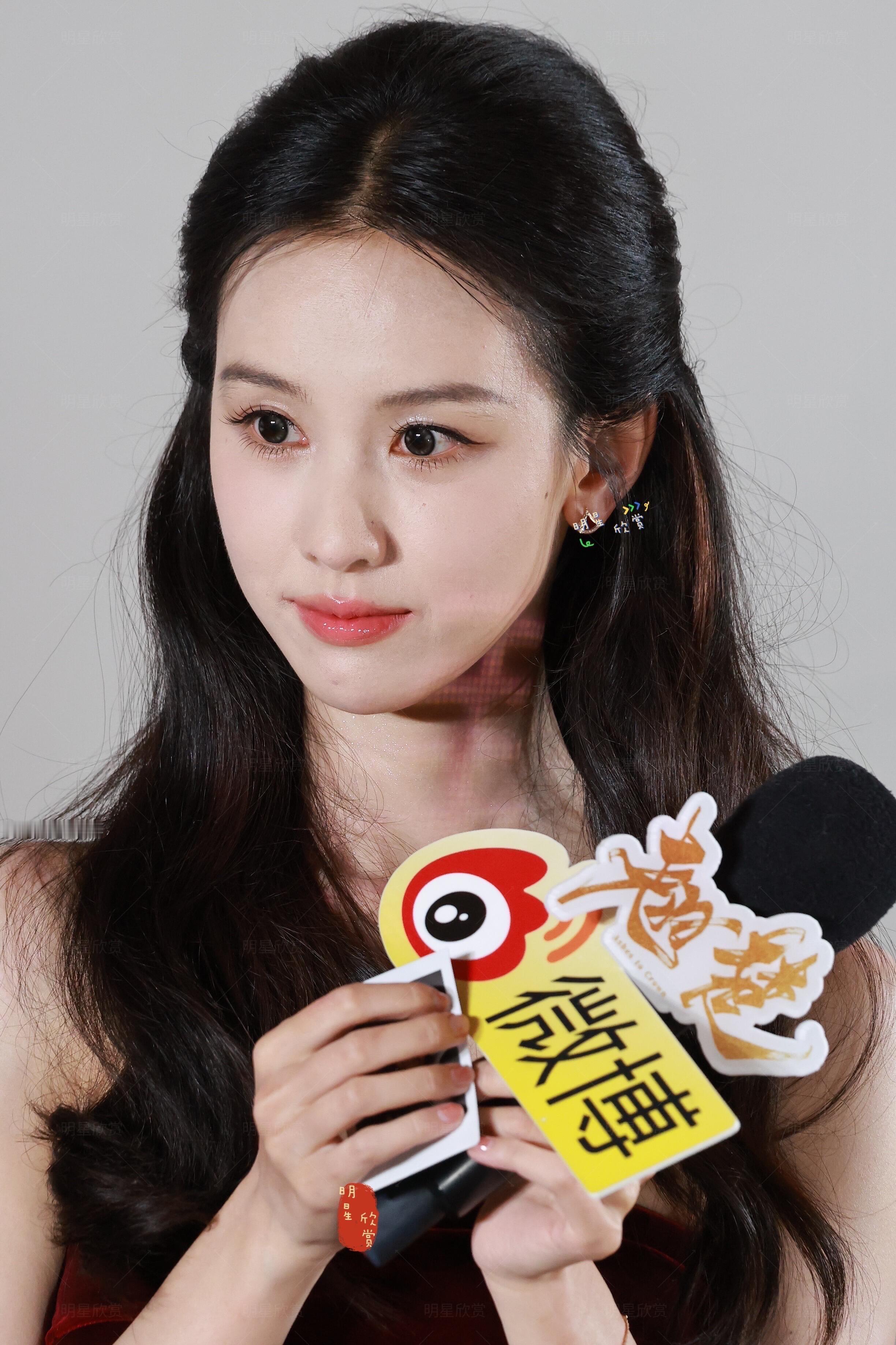 陈都灵小兔子比心陈都灵《翘楚》追剧团生图📷