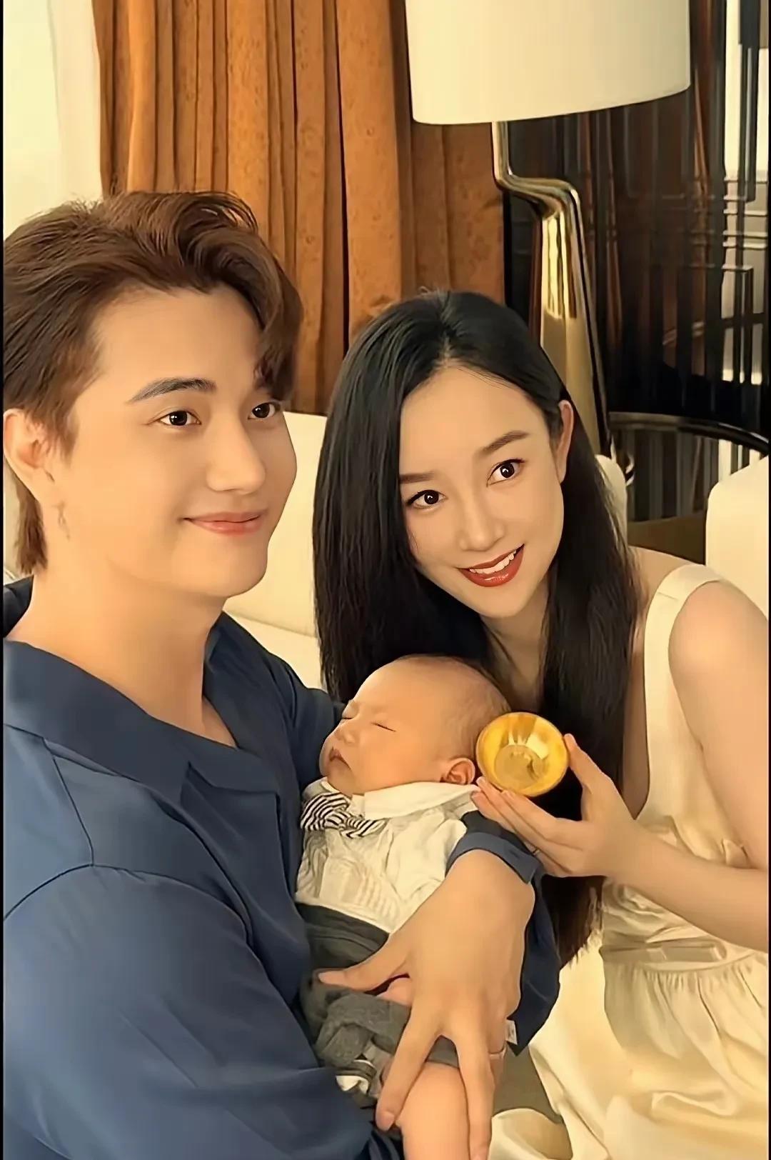 生完孩子出月子的女明星张檬，颜值回升了。第一眼看上去，像是韩国女星李多海。难道是
