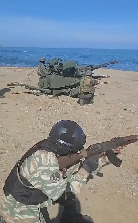 刀架脖子上！委内瑞拉，已经被美国用军事经济卡死了，打来电话急需支援。委内瑞拉外