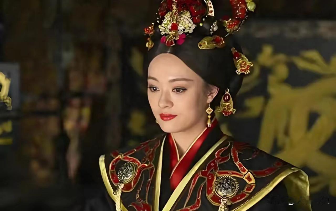 秦国宣太后病重，躺在床上气若游丝，拉着男宠魏丑夫的手吩咐：“等我百年之后，你得殉