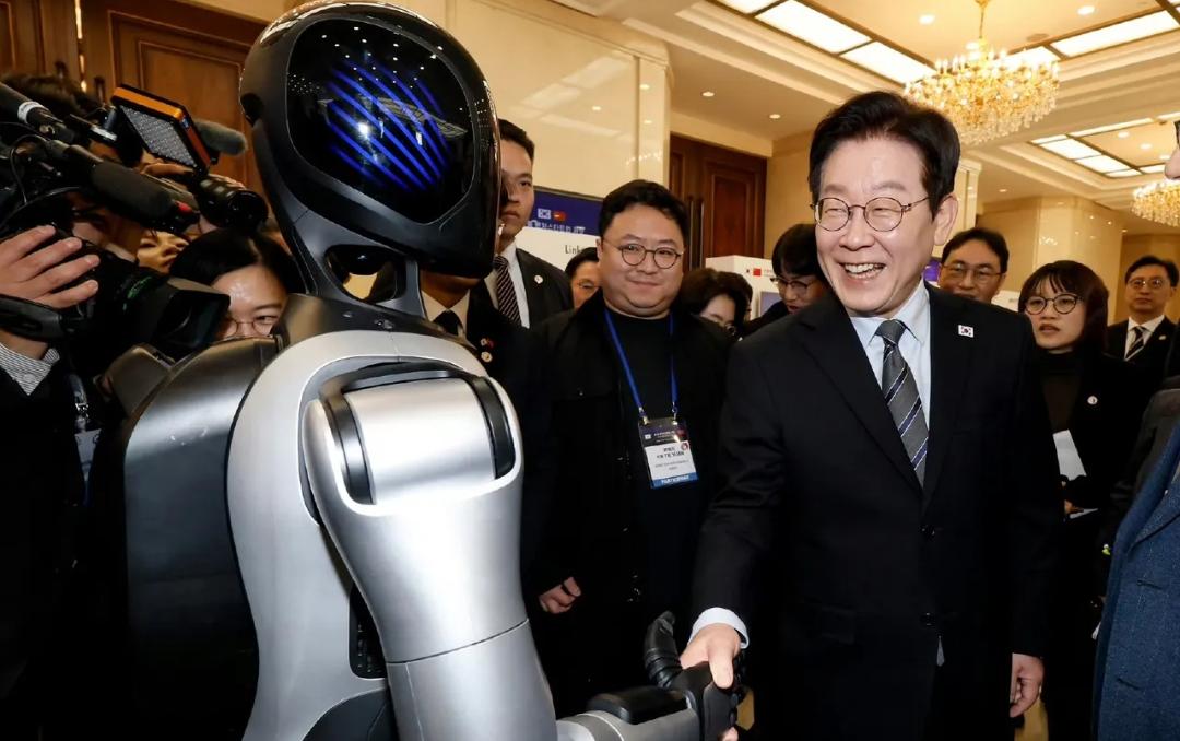 太解气了！三星李在镕为啥不敢跟着李在明来上海？答案让人拍手叫好！不是他忙得