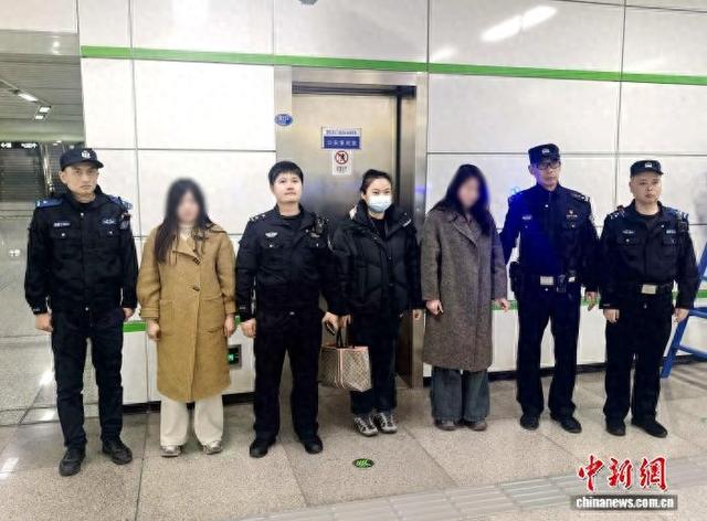 厦门警方破获多起“借换钱”类街面诈骗案