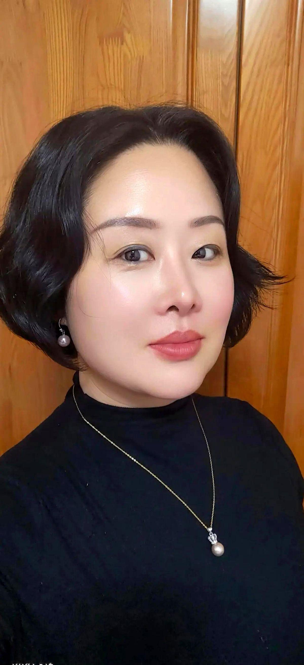 短发一剪，年轻五岁，不是玄学，是脸型在说话。高俊熙剃了短发，气质直接从“邻家妹