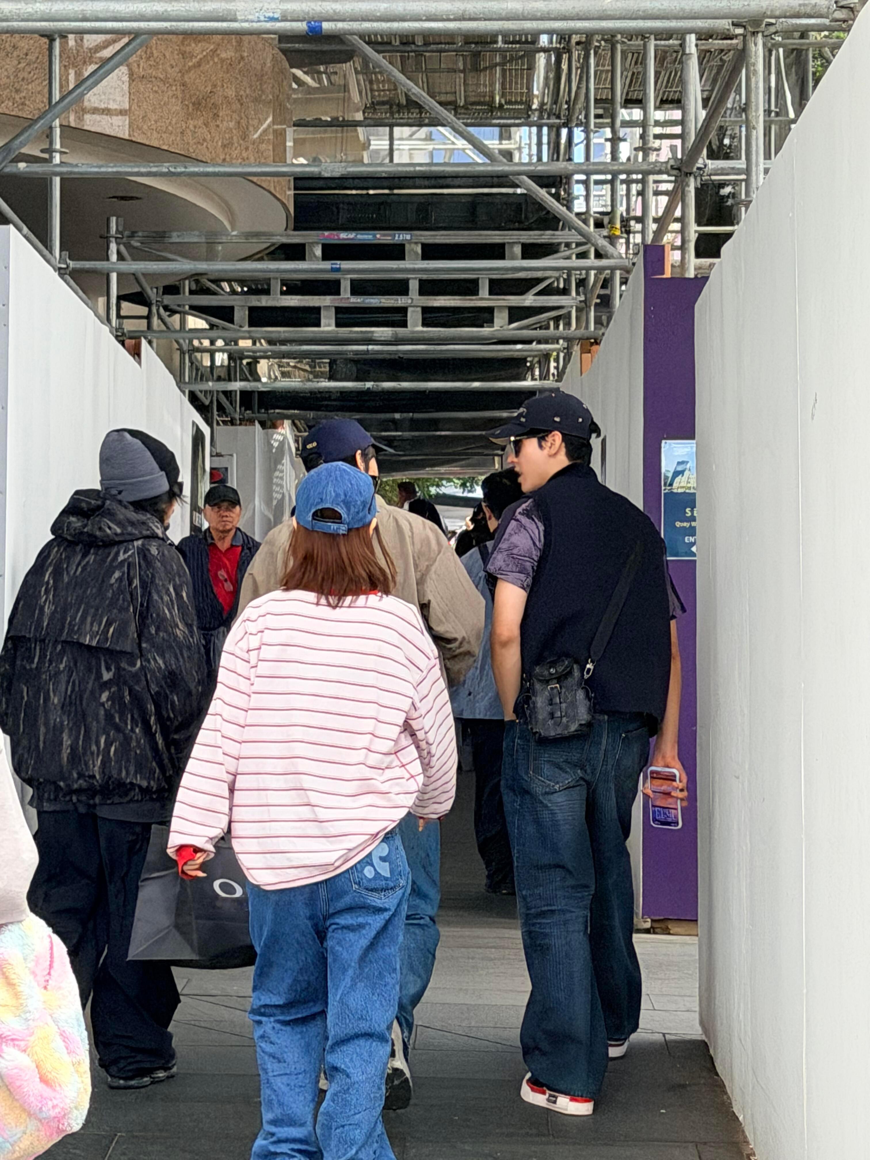 被偶遇到在奥克兰逛街的龚俊🤤网友偶遇在奥克兰逛街的龚俊