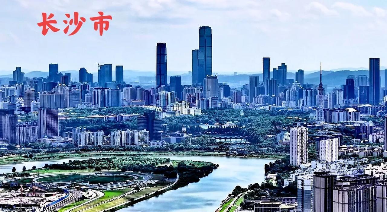 从这两张图看长沙的城建，说实话，长沙并不差，关键就是长沙城建的规模太小了，再加上
