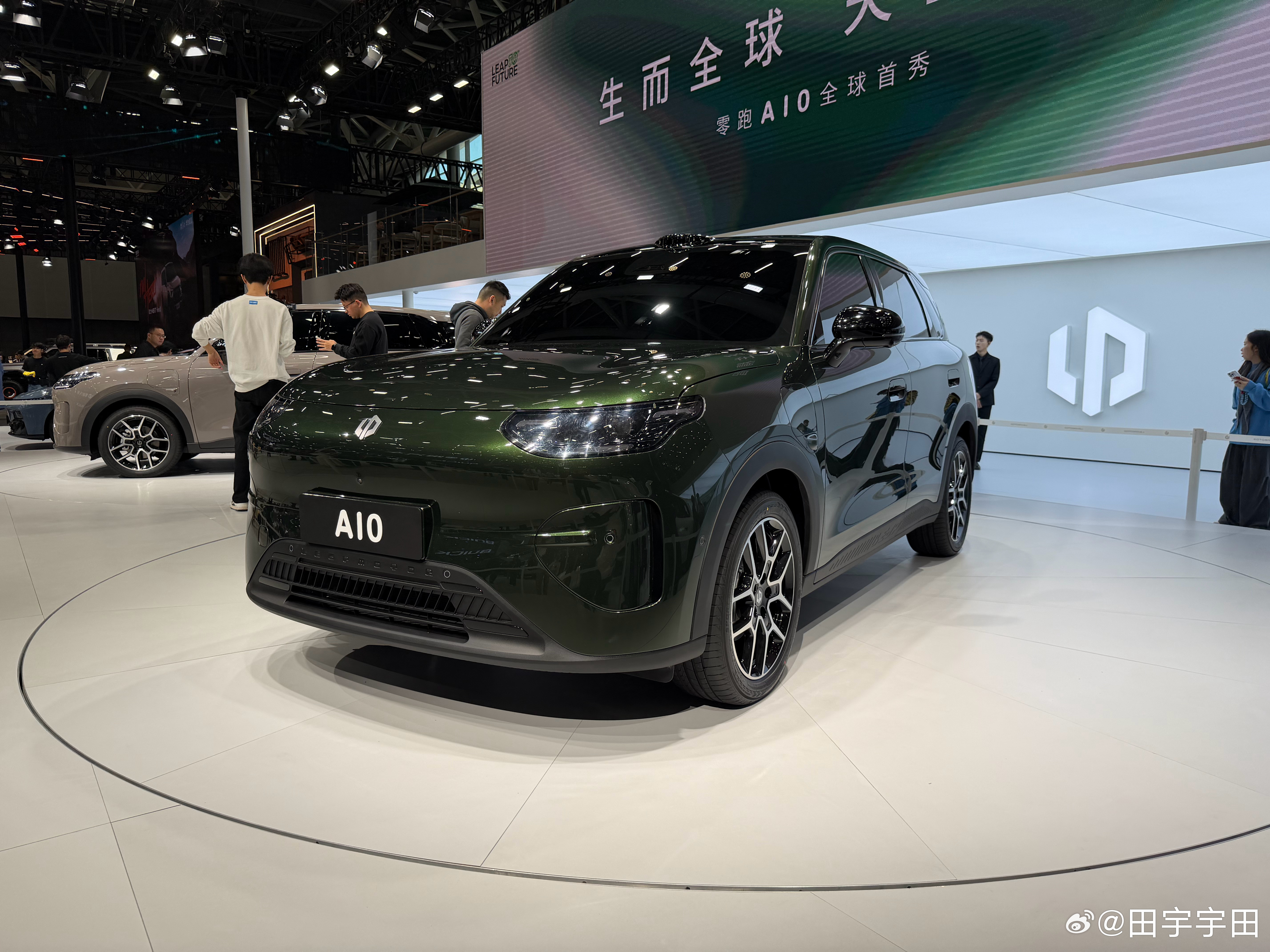 零跑A10，这小车有意思100%价格不到10万有激光雷达，有辅助驾驶小蓝灯500