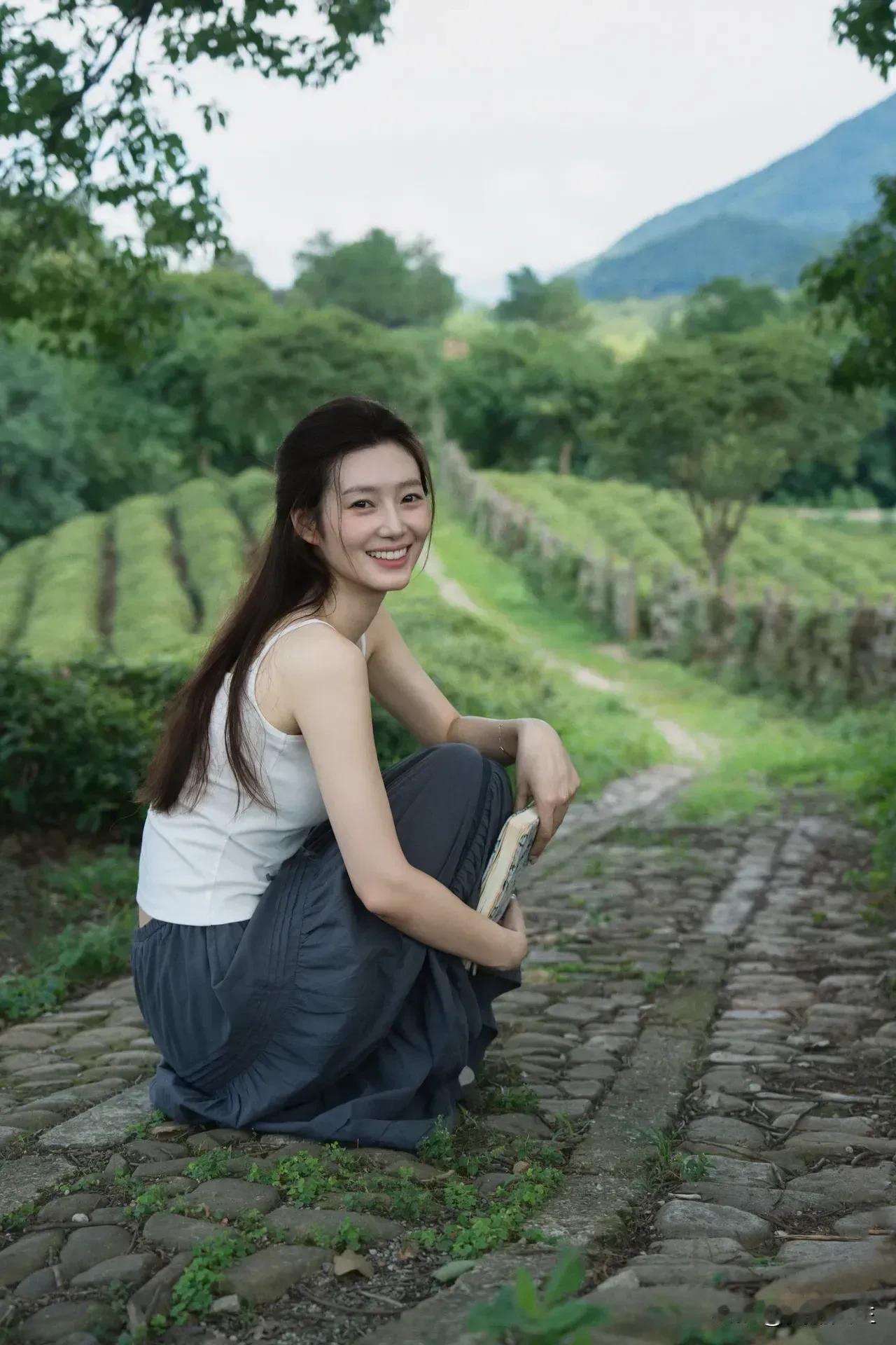 有的人就像一块冰，不是你捂不热，是能捂热的人不是你。与你无缘的人，你与他说再多，