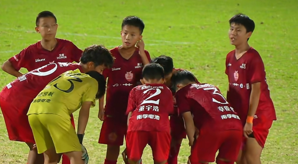 北京时间7月30日，“2034杯”冠军赛四分之一决赛的争夺打响。①杭州足管
