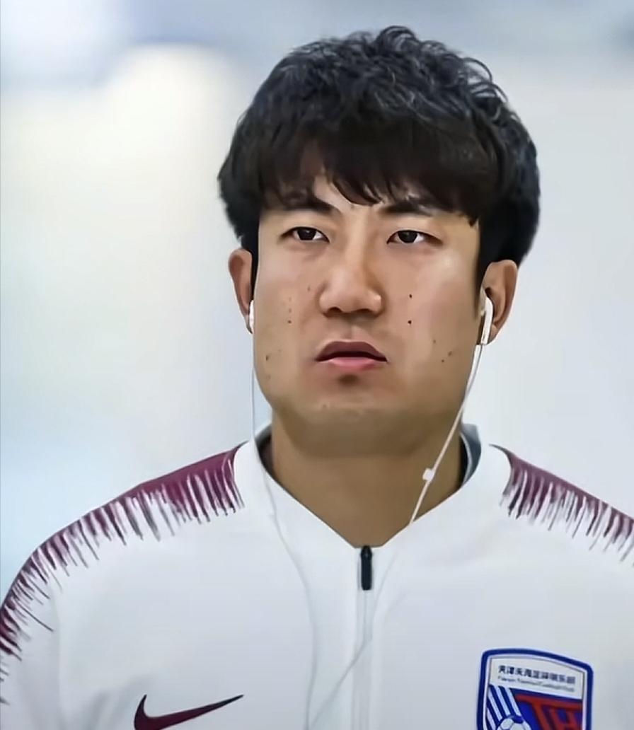 终于明白为什么前国脚王晓龙要举报董路了，这纯纯就是属于看不得同行董路好。因为这个