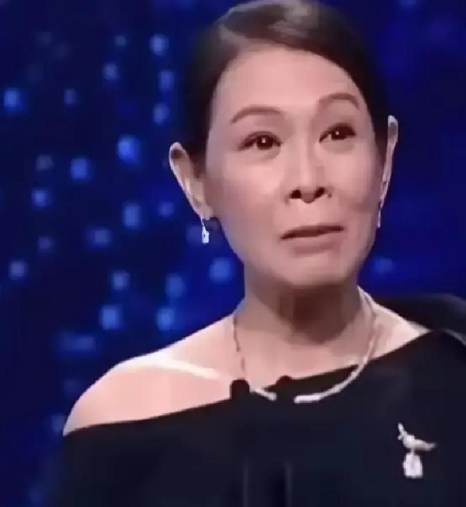 刘若英41岁才结婚，婚后三年没少折腾备孕。中医西医都试了，喝中药打促排针，还飞国