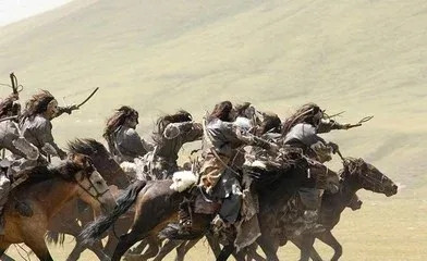 公元1227年，65岁的成吉思汗攻下西夏，他俘虏了西夏王妃。看着佳人在侧，他虎扑