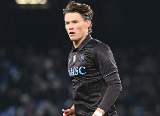 据英媒好体育报道，麦克托米奈在那不勒斯表现出色，曼联对当初放走他感到后悔，正考虑