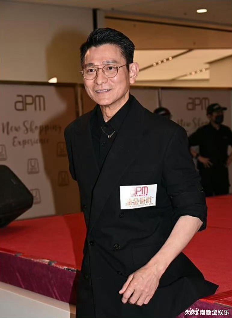 刘德华不介意被王晶谈感情生活6日，刘德华出席《猎金·游戏》香港首映礼，回应王晶