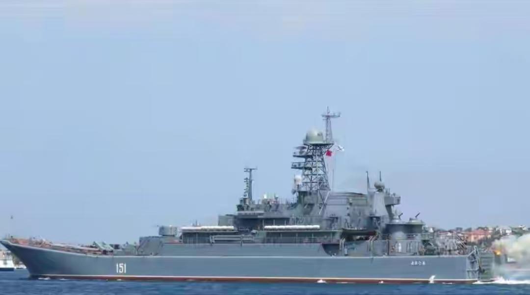 黑海舰队一天没了3艘主力舰，两栖战力直接清零。蟾蜍级登陆舰，一艘能拉20辆坦