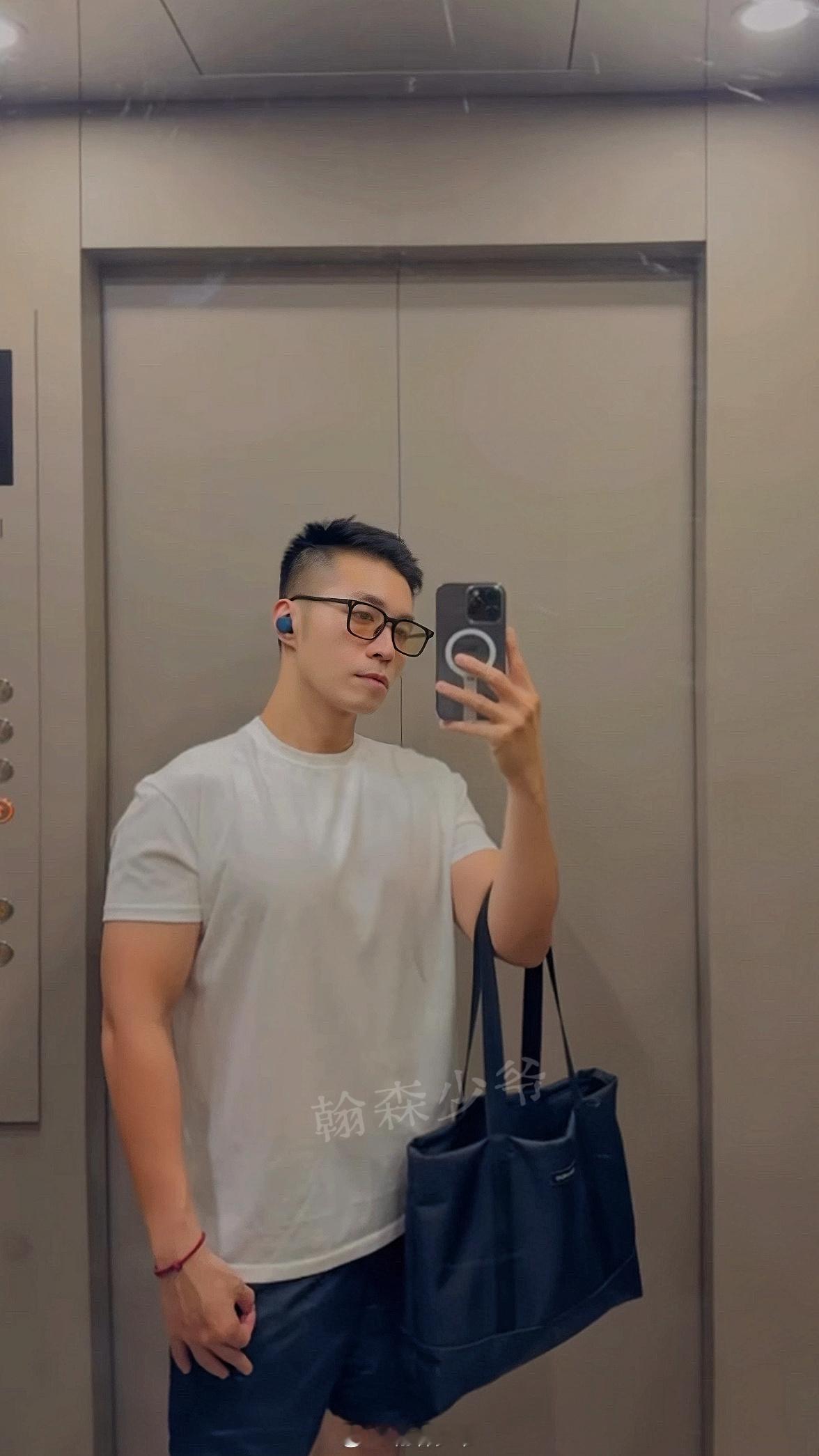 终于下班了楼梯口见🫦​​​