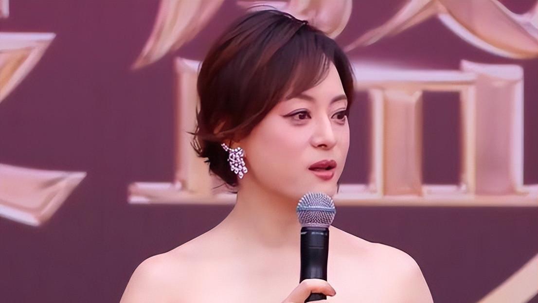 央视镜头下: 梅婷面相变了, 孙俪葫芦形身材抢镜, 张俪穿的大胆