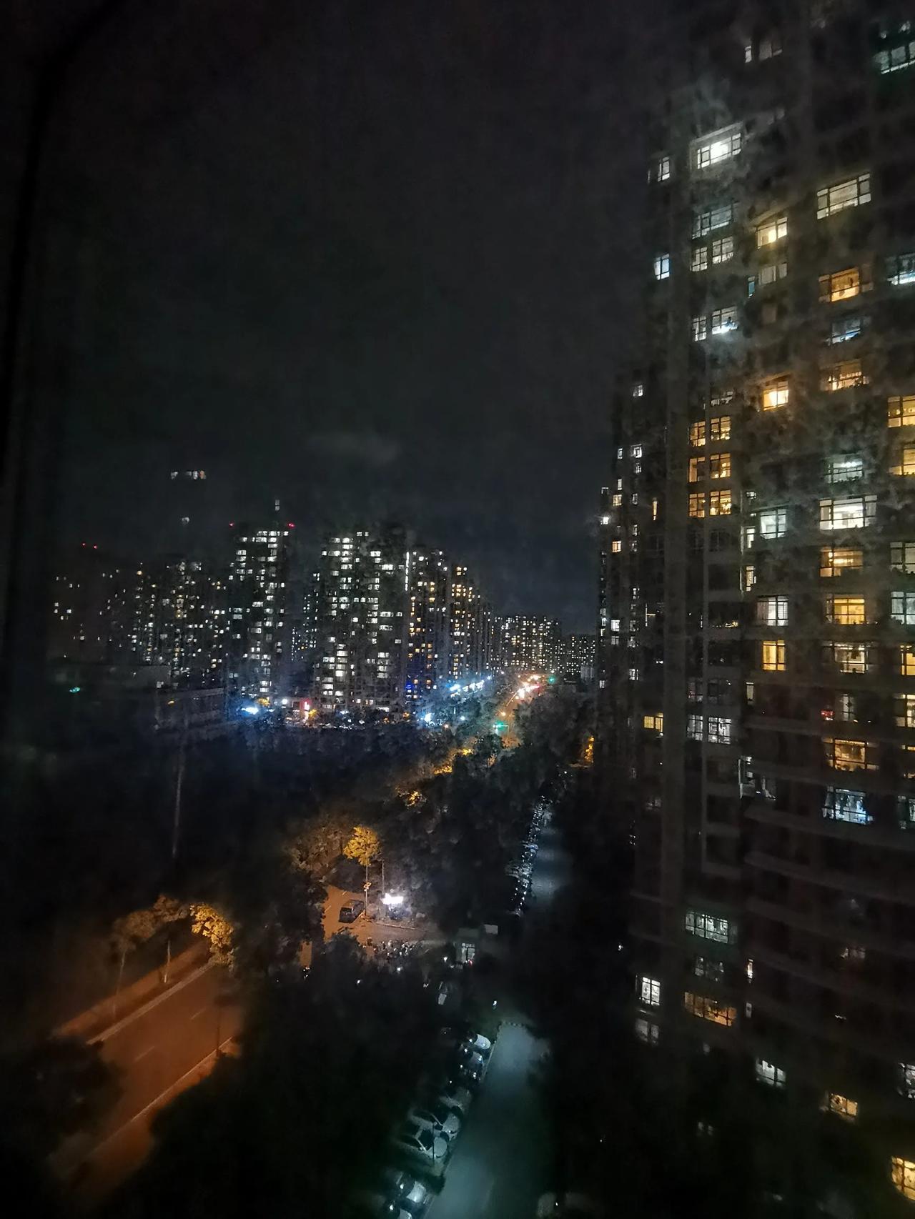 青岛房价止跌企稳就等着一个信号目前房地产行业还远不到寒冬腊月时候，目前只算是