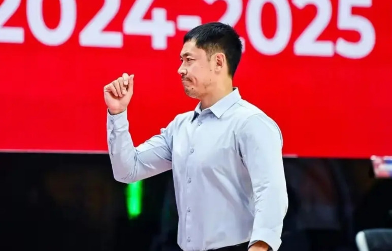 恕我直言，北控决定张庆鹏出任主教练是个不太明智的决定。上个赛季代理主教练格兰执教