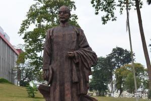 施今墨给张宗昌的小妾看病，药方开到最后，笔停了。他说，还缺一味药引子。活老鹰