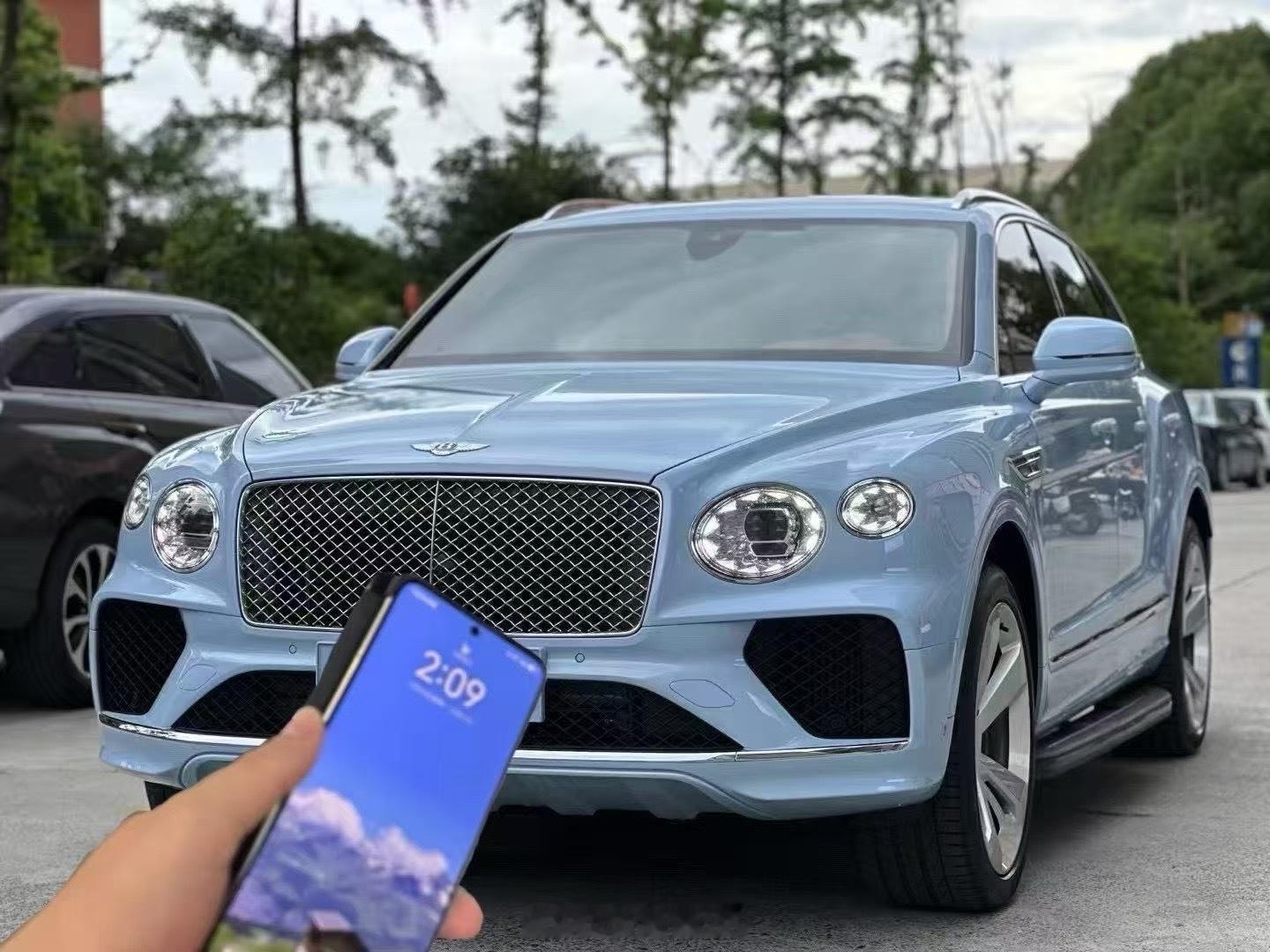 最新购入：23年宾利添越4.0T，4000公里，原厂babyblue车漆.新💰