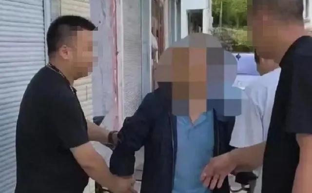四川宜宾，男子和女邻居勾搭上了，经常趁女邻居丈夫不注意的时候偷偷发生关系。有一天