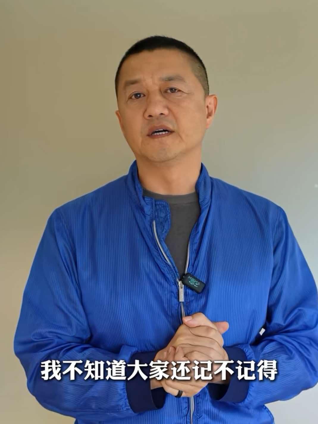 地铁女孩给李亚鹏捐了99999元，我不奇怪，李亚鹏给地铁女孩捐了99999元，