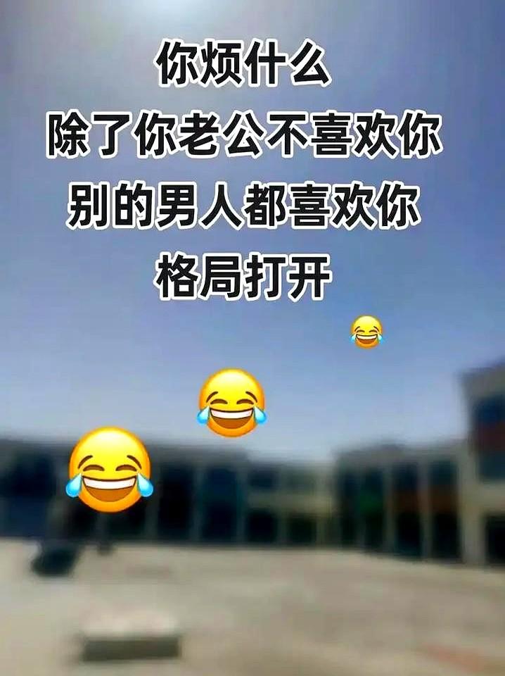 晚上去工地接老公下班，我的天啦！这也太不害臊了？项目部办公室没人，原来老