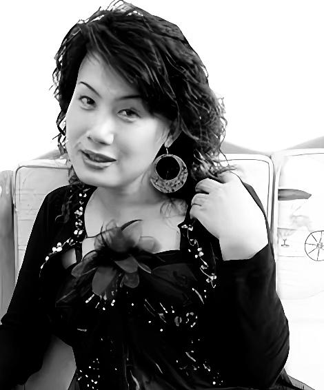 1998年，黄恩岭被家里逼着娶了媳妇，新婚夜缩在床角，整整四年死活不碰人家。