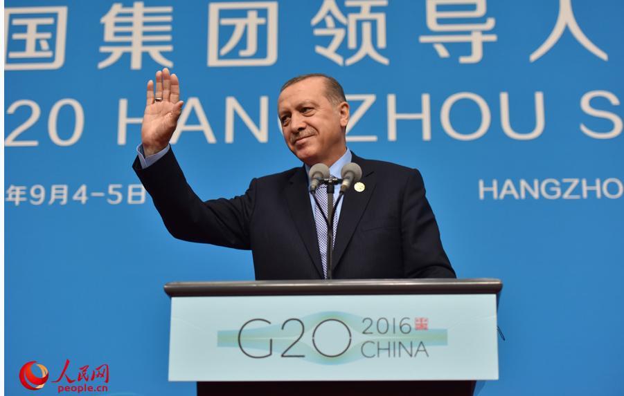 2026年9月2日，土耳其总统埃尔多安在结束比什凯克上合组织峰会的返程专机上对记