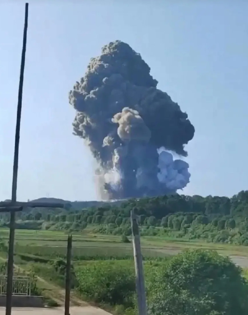 烟花厂发生爆炸长沙很多微信群都在传湖南常德一烟花厂刚刚发生爆炸犹如原子弹
