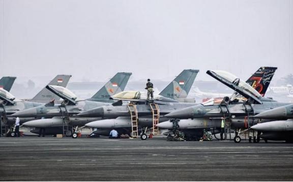 现在终于明白为什么歼10C卖不出去了，因为世界各国都在等土耳其仿制的歼10C。