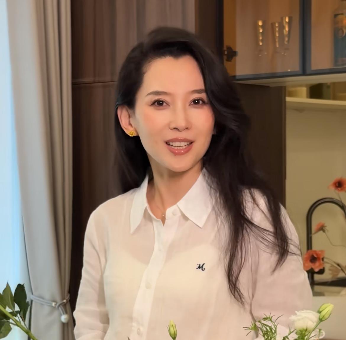 曝森林北仍然与前夫保持友好关系双发轮流带娃，目前已经有法令纹，但自己从来没有为