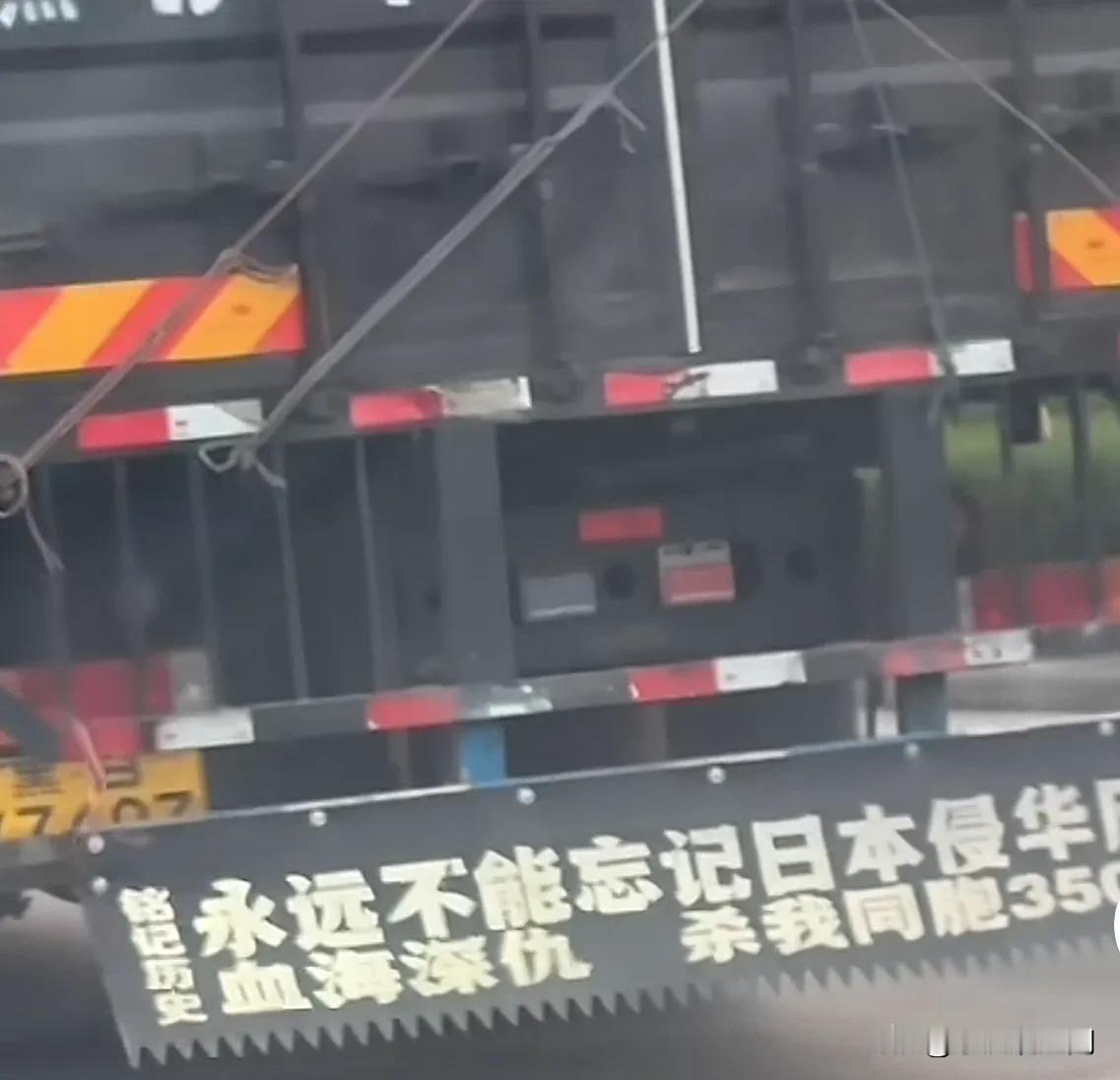 拉一车蔬菜水果，绿色通道不让你过你就老实了。