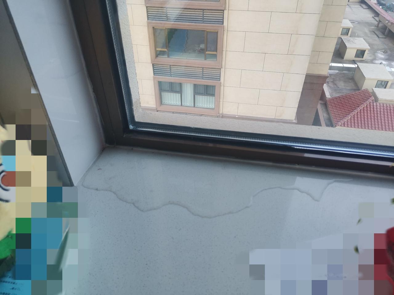 新房入住即漏雨，监管责任不可推诿！花百十万买来的新房，入住即漏雨——这